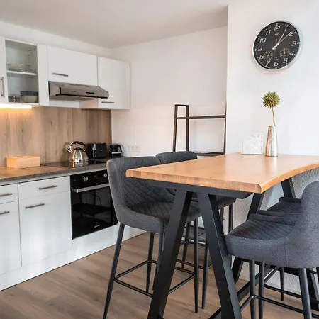 Apartmán Eich-penthouse, Zentral Am Stadtwald Mit Ausblick Ueber Stadt, 24h Self Check-in, Netflix, Disneyplus *