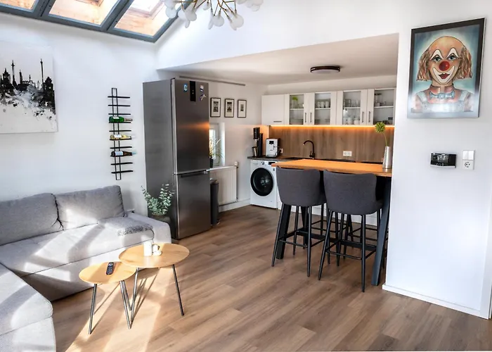 Eich-penthouse, Zentral Am Stadtwald Mit Ausblick Ueber Stadt, 24h Self Check-in, Netflix, Disneyplus *