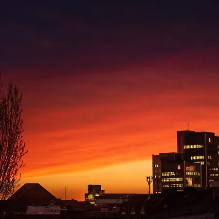 Lejlighed Eich-penthouse, Zentral Am Stadtwald Mit Ausblick Ueber Stadt, 24h Self Check-in, Netflix, Disneyplus