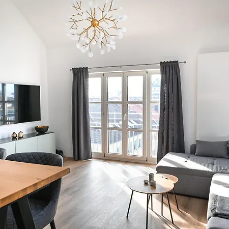 Lejlighed Eich-penthouse, Zentral Am Stadtwald Mit Ausblick Ueber Stadt, 24h Self Check-in, Netflix, Disneyplus