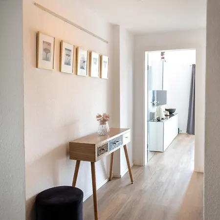 Lejlighed Eich-penthouse, Zentral Am Stadtwald Mit Ausblick Ueber Stadt, 24h Self Check-in, Netflix, Disneyplus *
