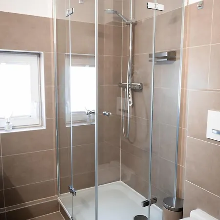 Eich-penthouse, Zentral Am Stadtwald Mit Ausblick Ueber Stadt, 24h Self Check-in, Netflix, Disneyplus Apartament Hanower