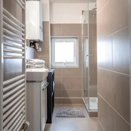 Lejlighed Eich-penthouse, Zentral Am Stadtwald Mit Ausblick Ueber Stadt, 24h Self Check-in, Netflix, Disneyplus *