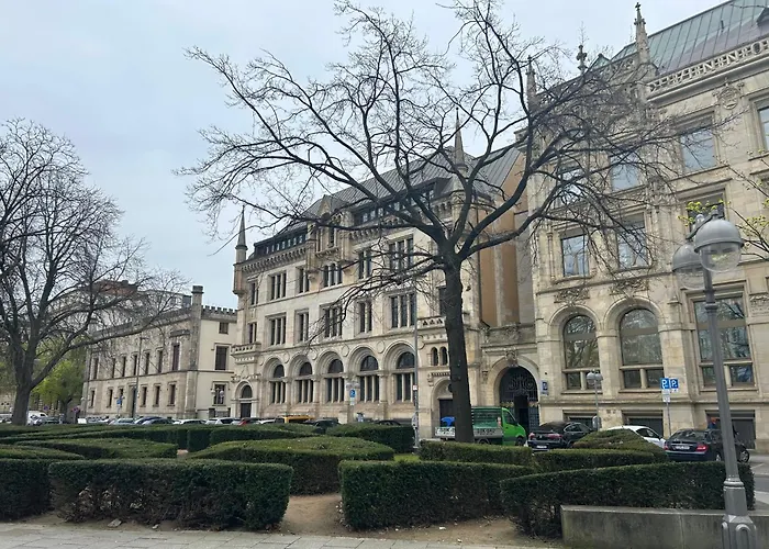 Eich-penthouse, Zentral Am Stadtwald Mit Ausblick Ueber Stadt, 24h Self Check-in, Netflix, Disneyplus Appartement