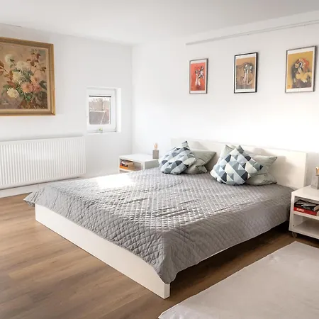 Eich-penthouse, Zentral Am Stadtwald Mit Ausblick Ueber Stadt, 24h Self Check-in, Netflix, Disneyplus Lägenhet Hannover